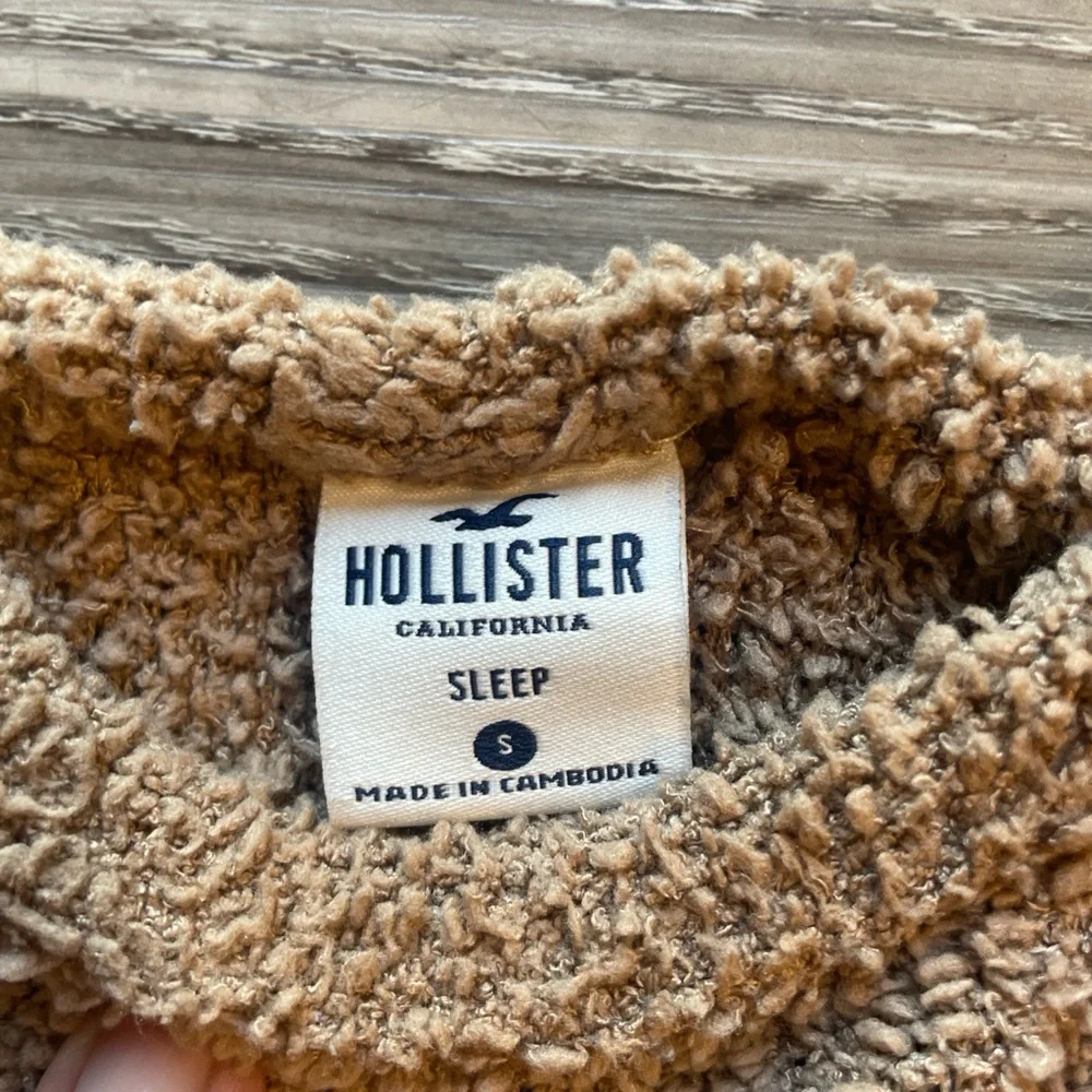 Hollister Tan Fuzzy Sleepwear Top. Sz. SMALL